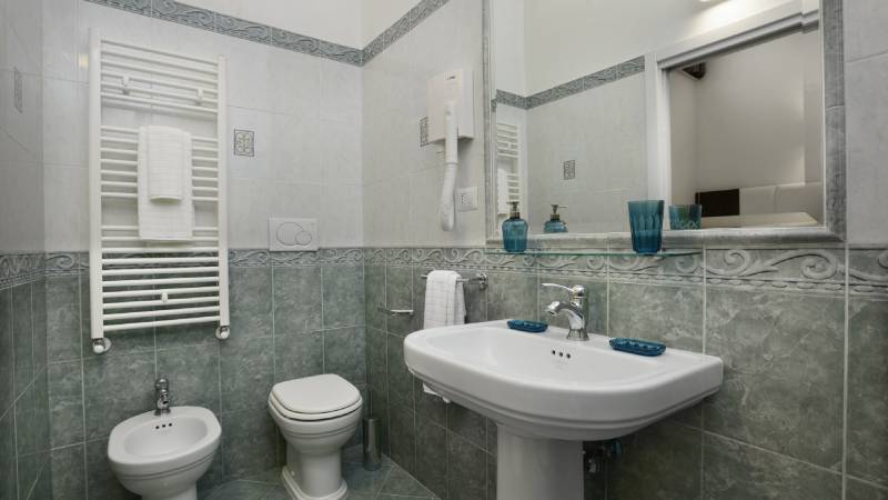 Morin-10-rome-Exclusive-Suites-rome-bathroom-1839a